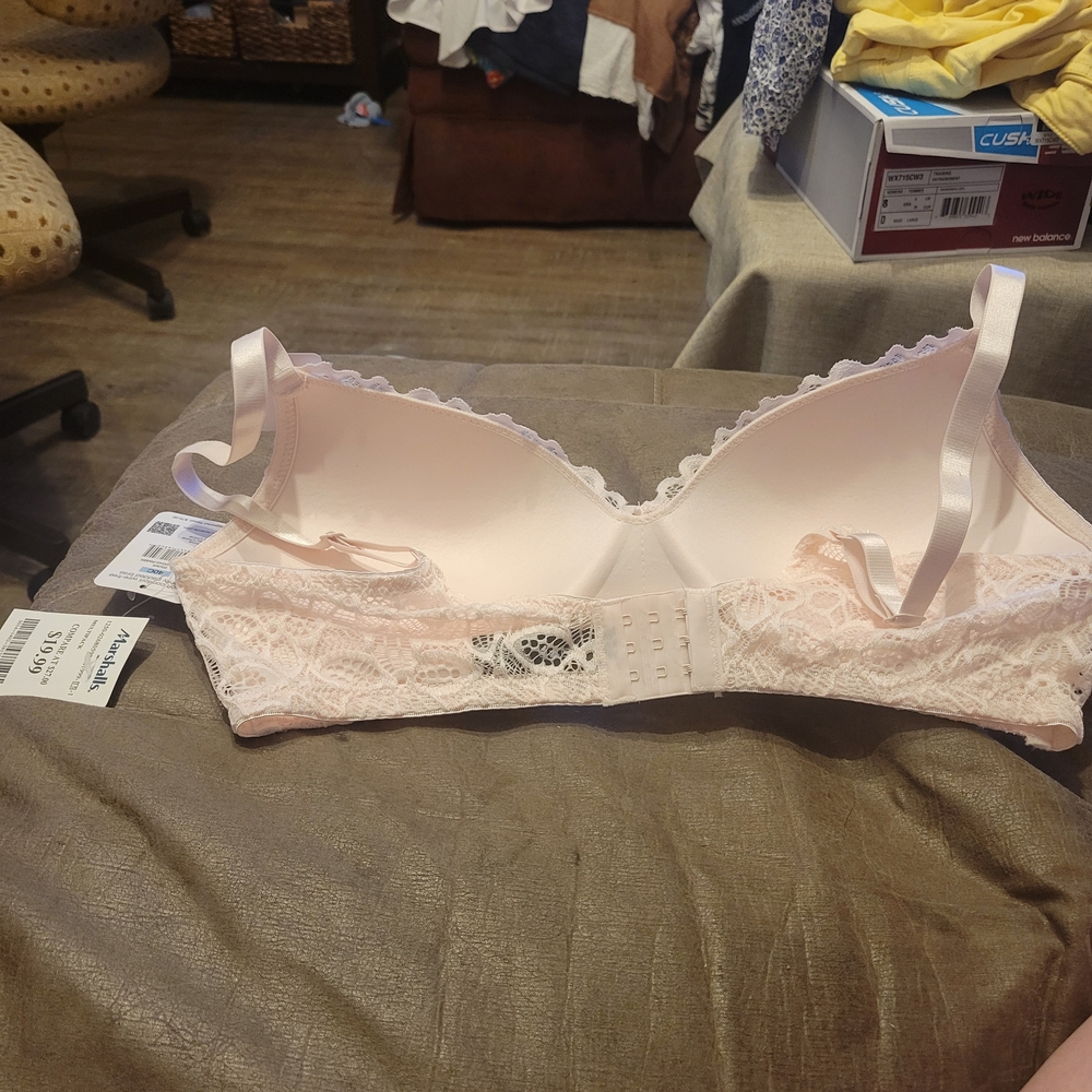 2 Rene Rofe Lace Bras - Picture 6 of 7